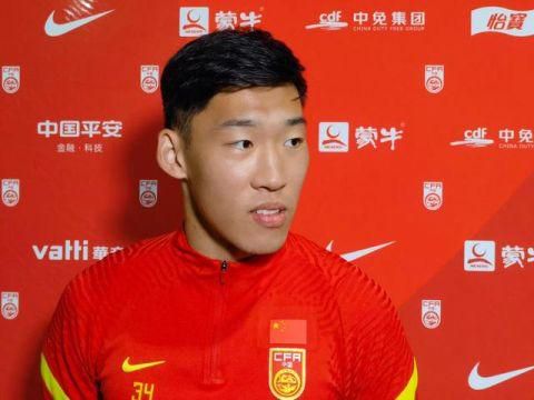 如今的电影并不仅仅在向观众“讲故事”，它需要在融合的媒介环境中，引领观众在光影穿行中触摸历史的印迹，在历史长河中书写民族的集体记忆和共同希望。