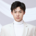 《小城之春》女主角韦伟去世 享年101岁 2023-11-05 郭富城否认捆绑营销：一样期望六小龄童上春晚 2016-01-28 1月28日，郭富城的经纪团队小美工作室及《西游记之孙悟空三打白骨精》（以下简称《三打》）剧组联合发表声明，表示网络上有关“郭富城捆绑六小龄童以作营销电影”的言论皆属不实，并保留追究法律责任的权利。